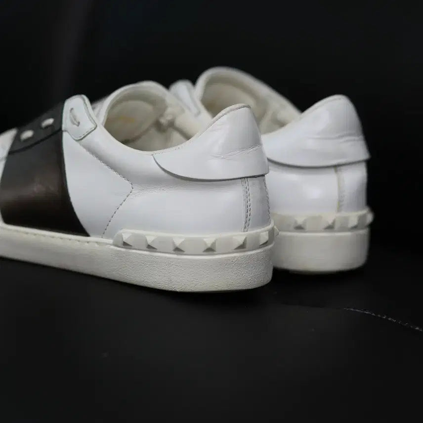 [SOLD OUT] 발렌티노 가라바니 락스터드 감성 스니커즈