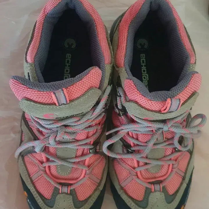 [BUNJANG] Echobora Hiking Shoes / 에코로바 등산화