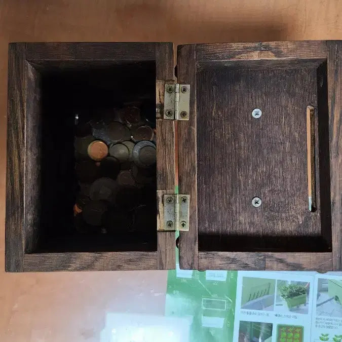 [BUNJANG] Vintage Wooden Piggy Bank / 빈티지 나무 저금통 (동전 가득)