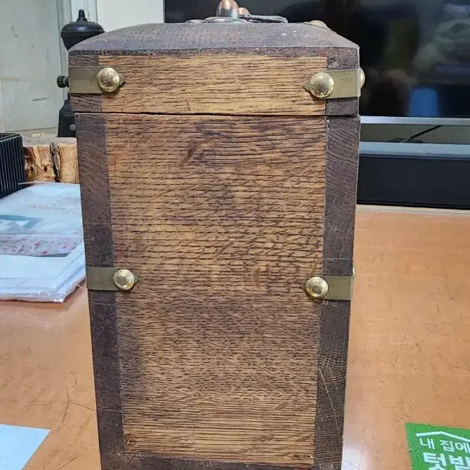 [BUNJANG] Vintage Wooden Piggy Bank / 빈티지 나무 저금통 (동전 가득)