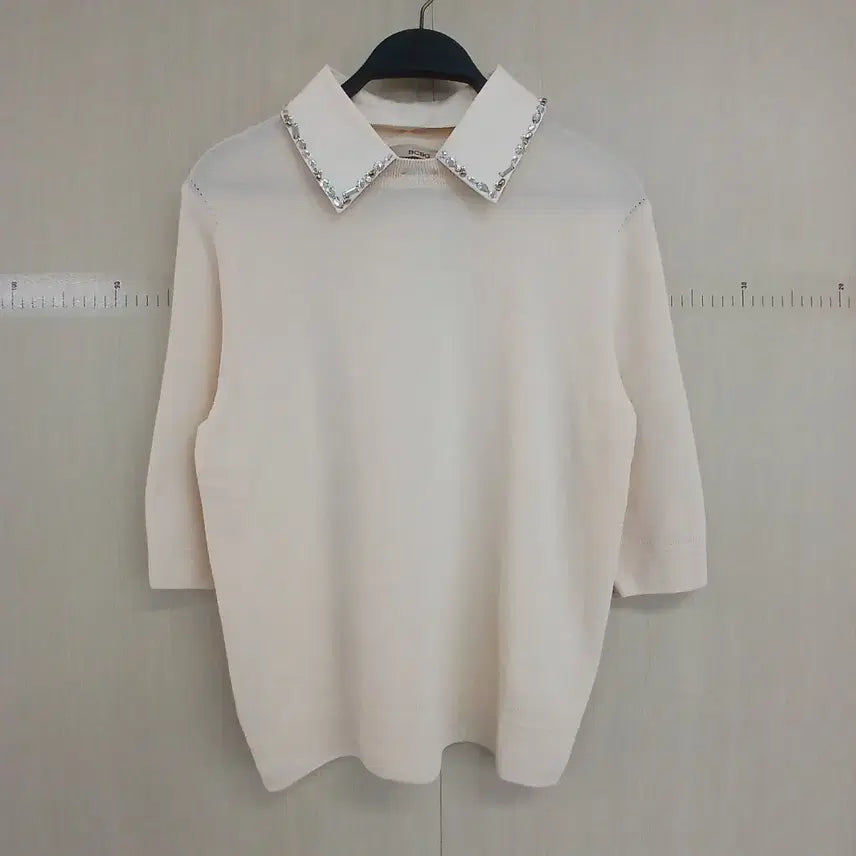 [BUNJANG] BCBG Ivory Rhinestone Collar Knit Top (Size 55) / BCBG 아이보리 카라 니트 55사이즈