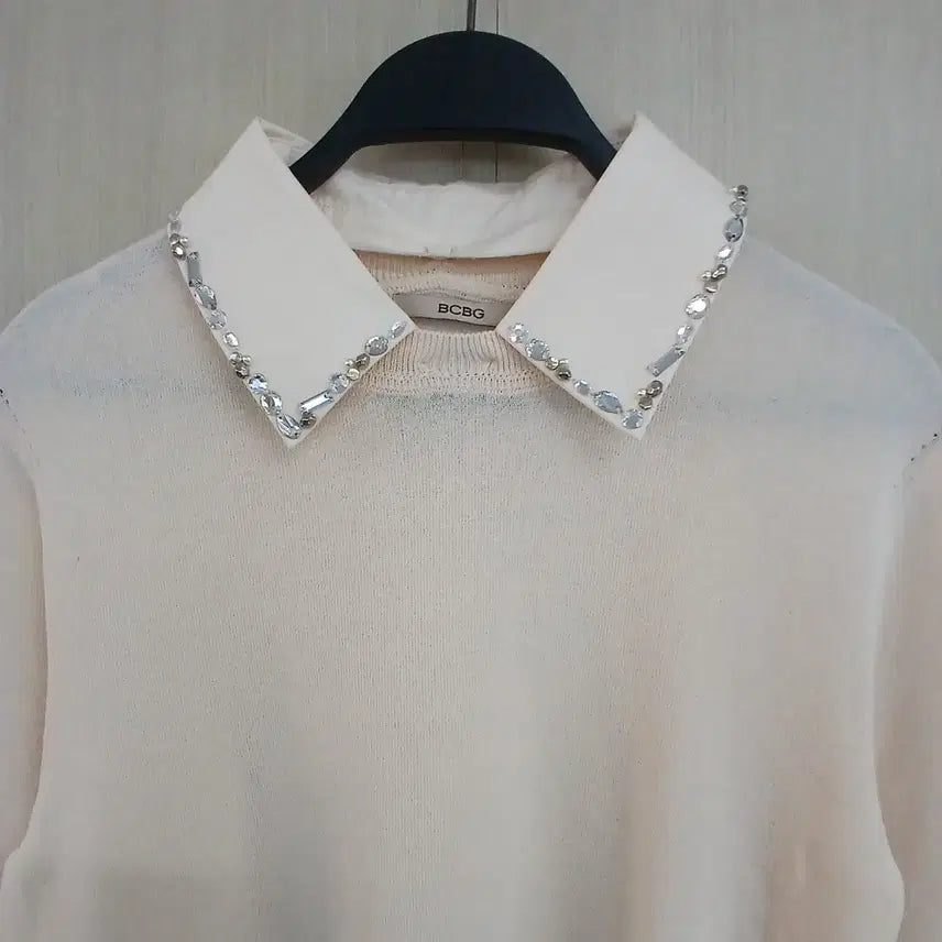 [BUNJANG] BCBG Ivory Rhinestone Collar Knit Top (Size 55) / BCBG 아이보리 카라 니트 55사이즈