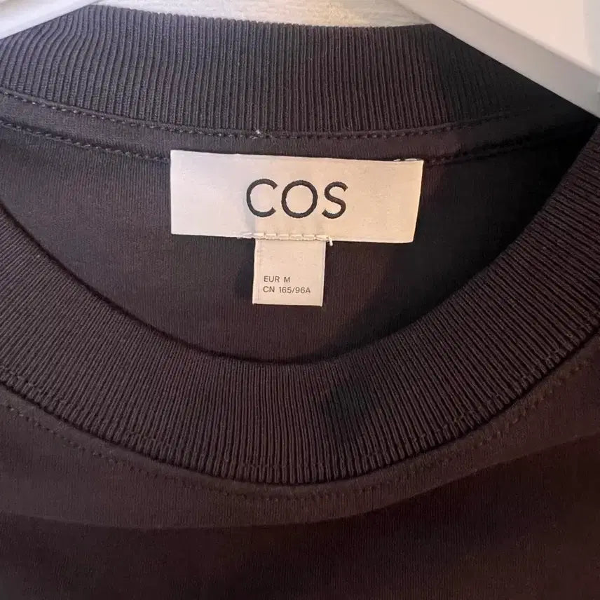 [SOLD OUT] COS 코스 반팔티셔츠 다크브라운