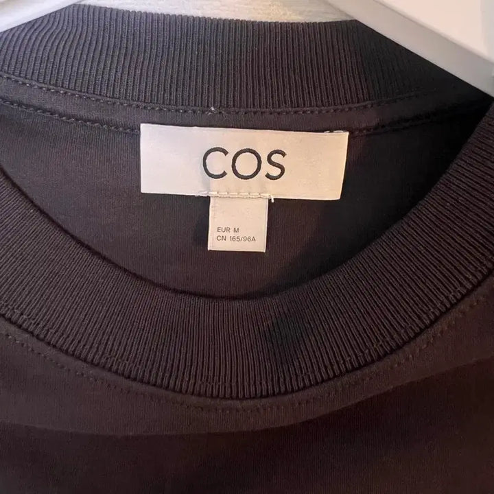 [SOLD OUT] COS 코스 반팔티셔츠 다크브라운