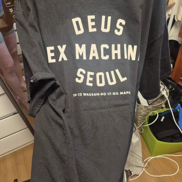 [BUNJANG] Deus Ex Machina Seoul Black Short Sleeve T-Shirt / 데우스 엑스 마키나 서울 블랙 반팔티
