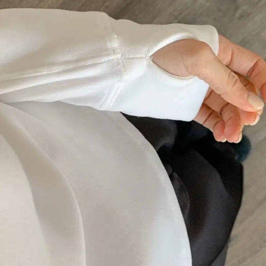 [SOLD OUT] 화이트 목폴라 긴팔티
