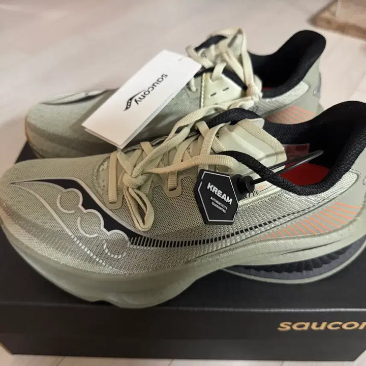 [BUNJANG] Saucony Azura Running Shoes / 새상품) 써코니 아주라