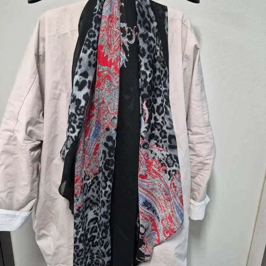 [BUNJANG] Franco Ferraro Leopard Paisley Pattern Scarf / 여성프랑코페라로 머플러