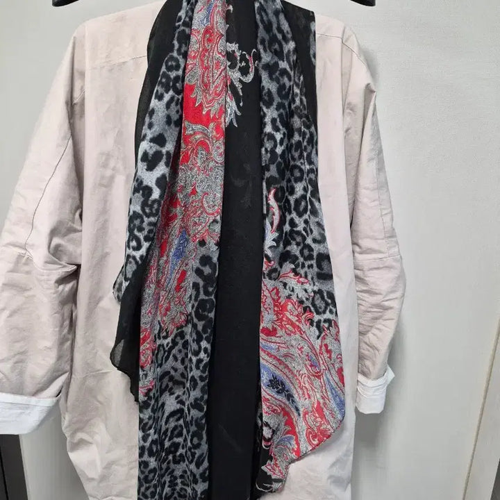 [BUNJANG] Franco Ferraro Leopard Paisley Pattern Scarf / 여성프랑코페라로 머플러