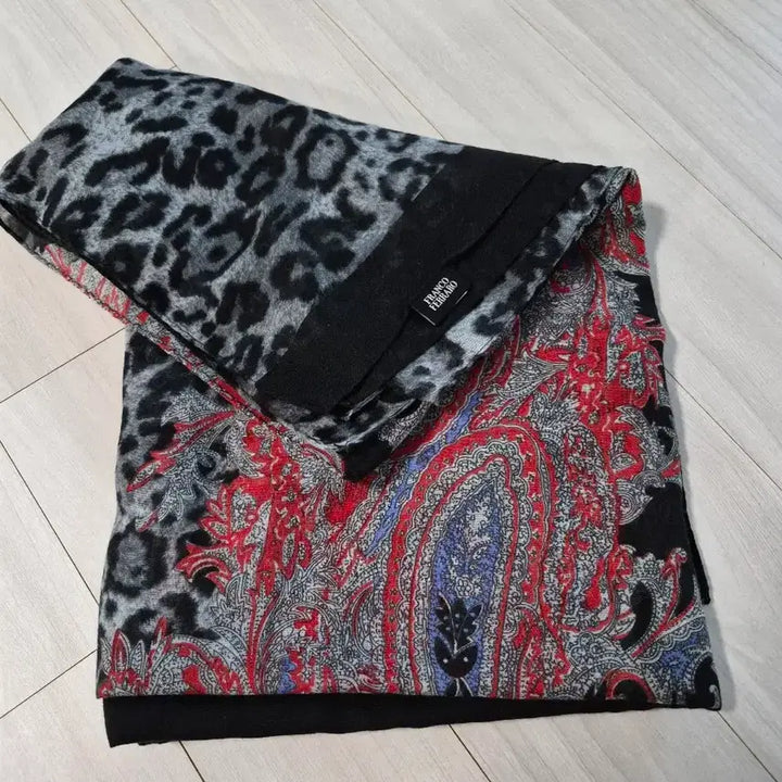 [BUNJANG] Franco Ferraro Leopard Paisley Pattern Scarf / 여성프랑코페라로 머플러