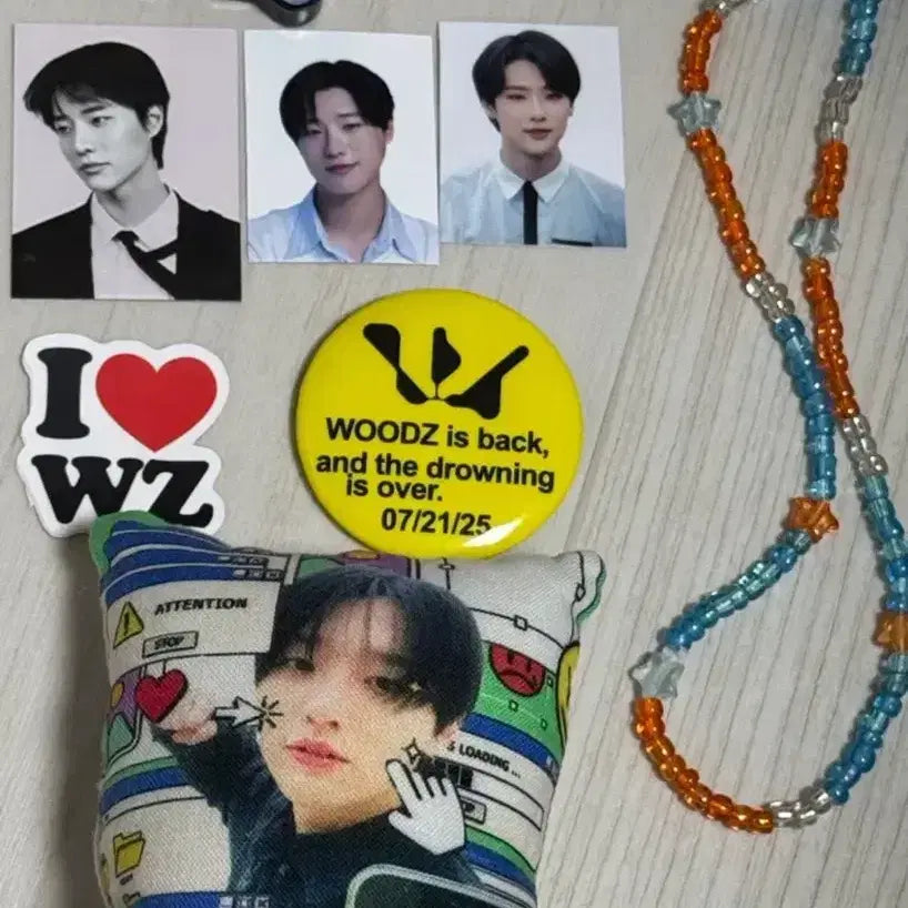 [BUNJANG] WOODZ Slogan Logo T-Shirt Bundle Set (Limited Edition Photocard, Keyring, Fan) / 우즈 woodz 슬로건 로고 티 (+한정판 포토카드, 키링,부채)