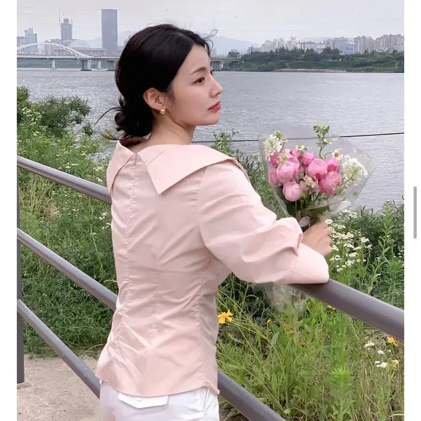 [BUNJANG] Dahlihotel Blonde V-Neck Wrap Blouse / 달리호텔 블론드 카라 브이넥 랩 셔링 블라우스