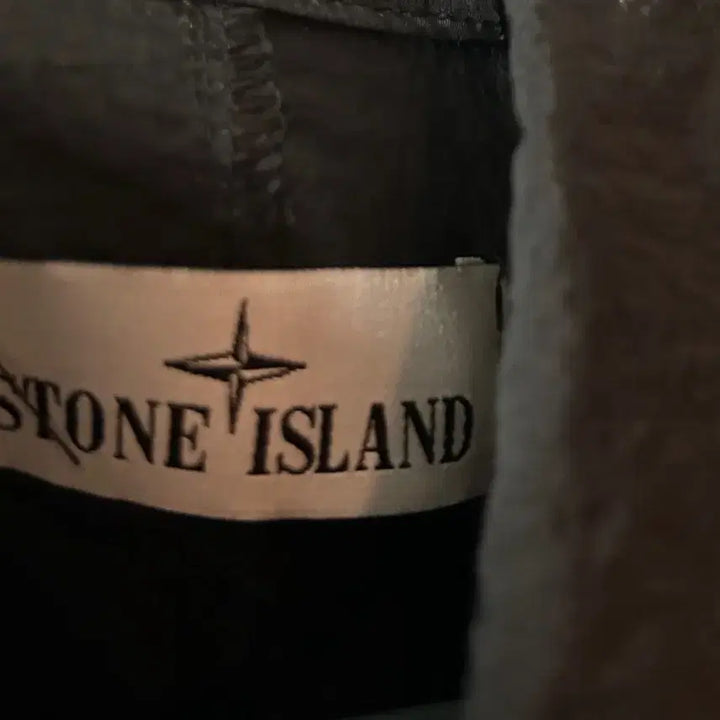 [BUNJANG] Stone Island Black Hooded Windbreaker Jacket / 스톤아일랜드 블랙 후드 바람막이