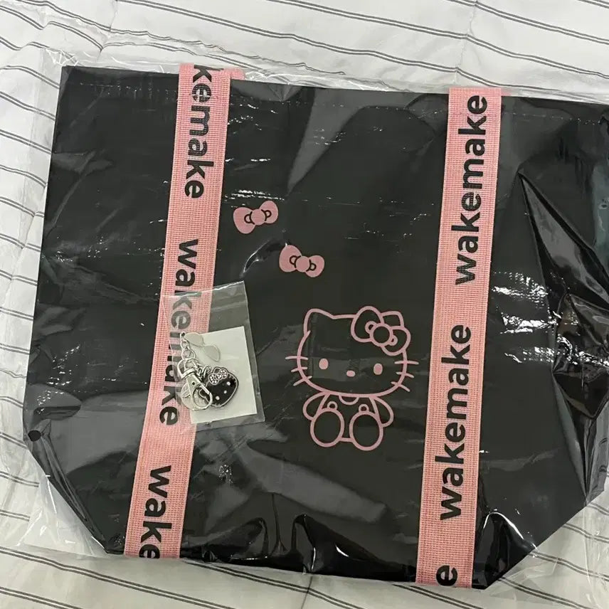 [SOLD OUT] 세트판매 웨이크메이크 헬로키티 타포린백+키티키링