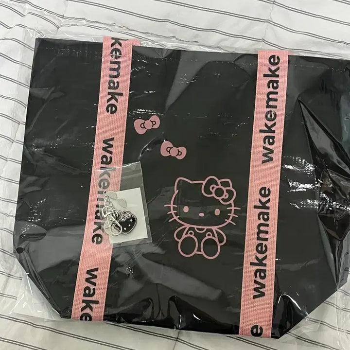 [SOLD OUT] 세트판매 웨이크메이크 헬로키티 타포린백+키티키링