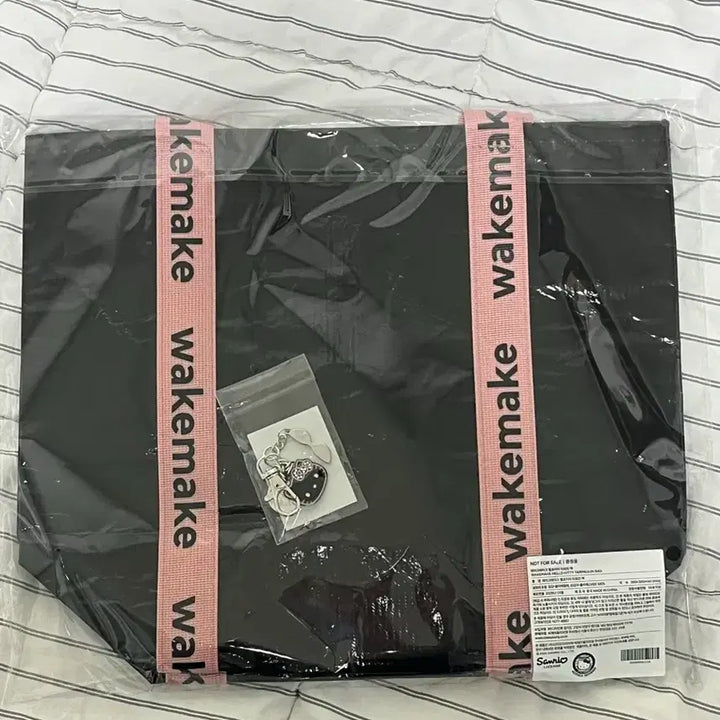 [SOLD OUT] 세트판매 웨이크메이크 헬로키티 타포린백+키티키링