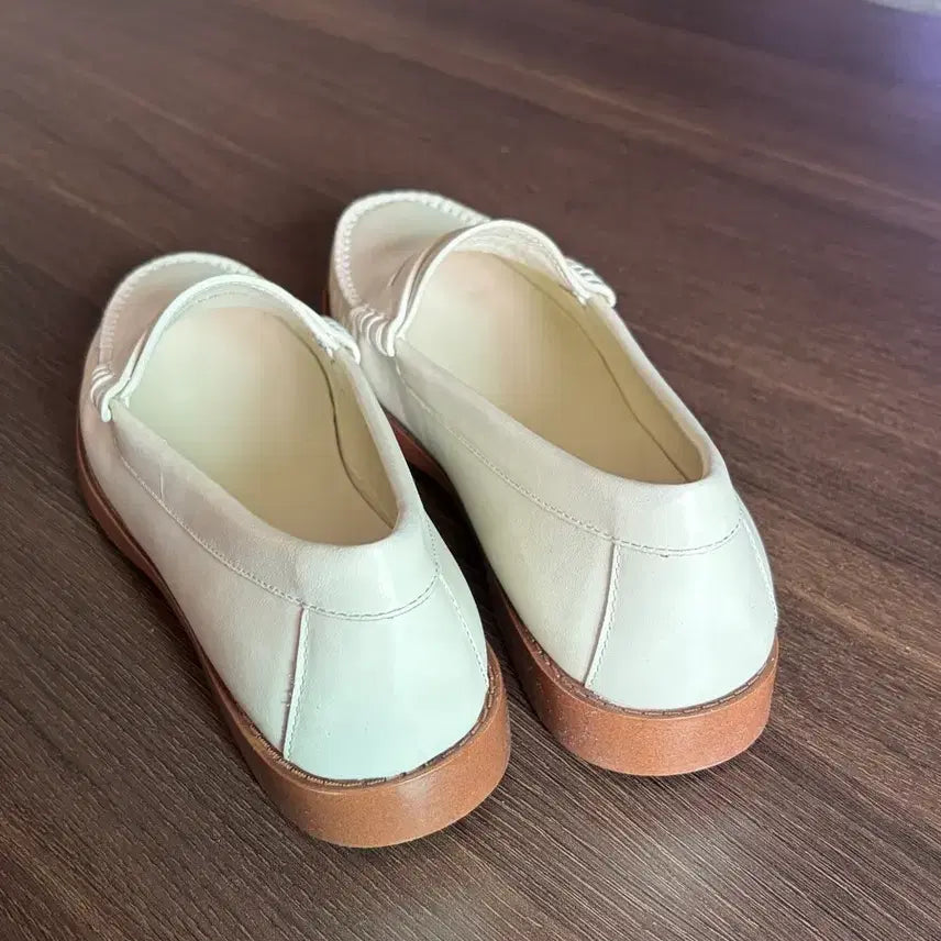 [BUNJANG] Cuern 2026 Dijon Penny Loafers - Ivory / 쿠에른 2026 바자 디종 페니로퍼 235 크림 아이보리