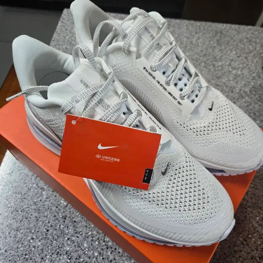 [SOLD OUT] 나이키 페가수스 프리미엄 화이트 새상품 270 사이즈