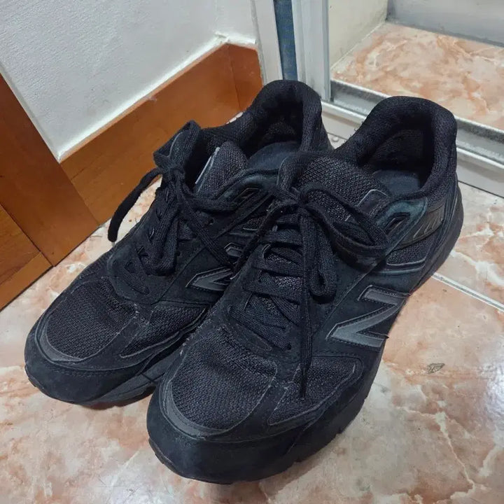[BUNJANG] New Balance 990 v5 Triple Black Sneakers / 뉴발란스 990 v5 트리플 블랙 M990BB5 블랙 275mm
