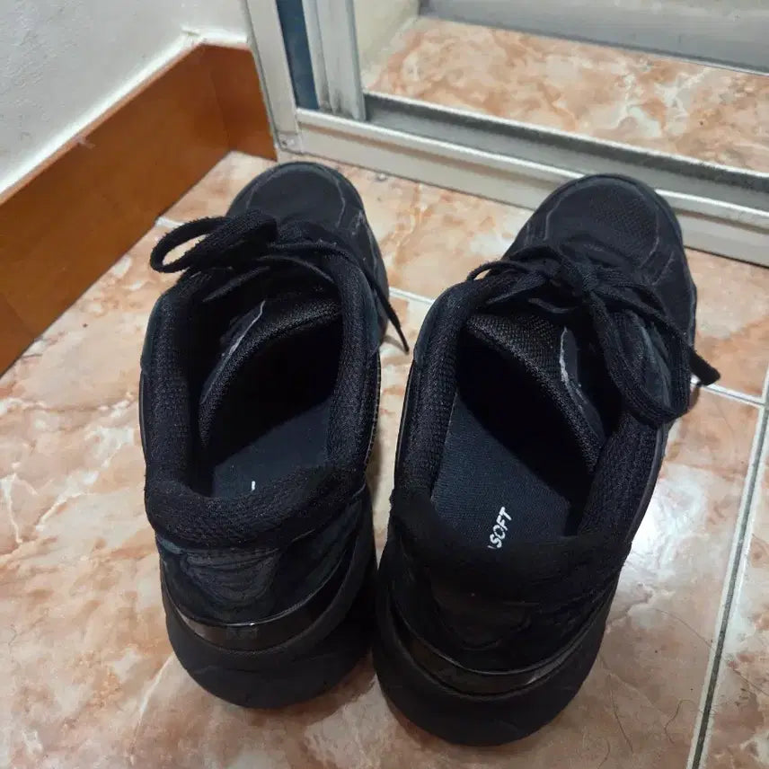 [BUNJANG] New Balance 990 v5 Triple Black Sneakers / 뉴발란스 990 v5 트리플 블랙 M990BB5 블랙 275mm