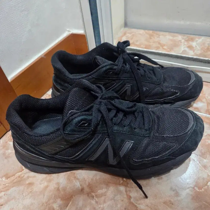 [BUNJANG] New Balance 990 v5 Triple Black Sneakers / 뉴발란스 990 v5 트리플 블랙 M990BB5 블랙 275mm