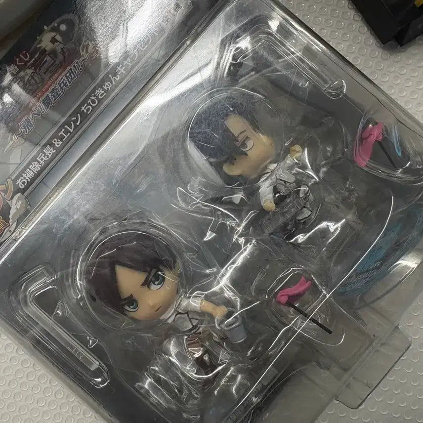 [BUNJANG] Attack on Titan Levi &amp; Eren Chibi Kyun Figure Set / 진격의거인 청소 리바이, 에렌 치비큥 피규어 2종세트