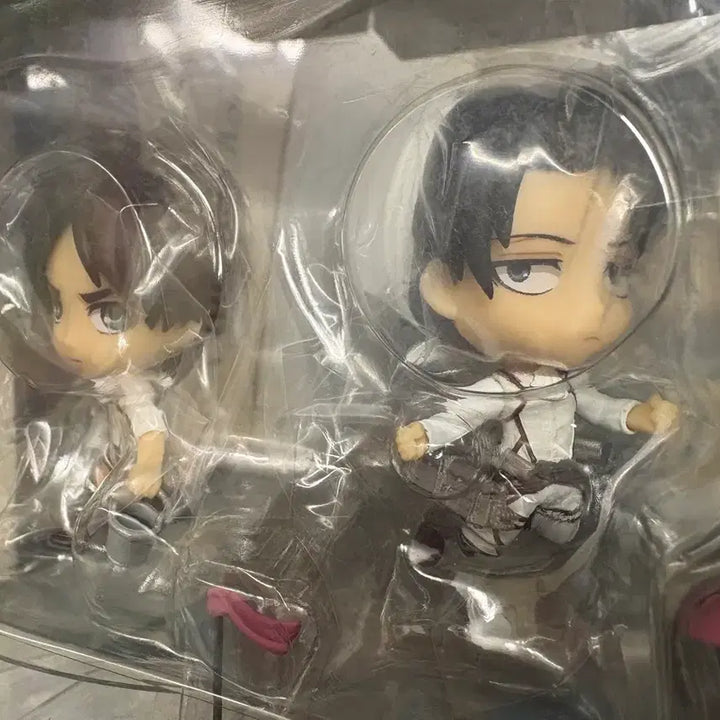 [BUNJANG] Attack on Titan Levi &amp; Eren Chibi Kyun Figure Set / 진격의거인 청소 리바이, 에렌 치비큥 피규어 2종세트
