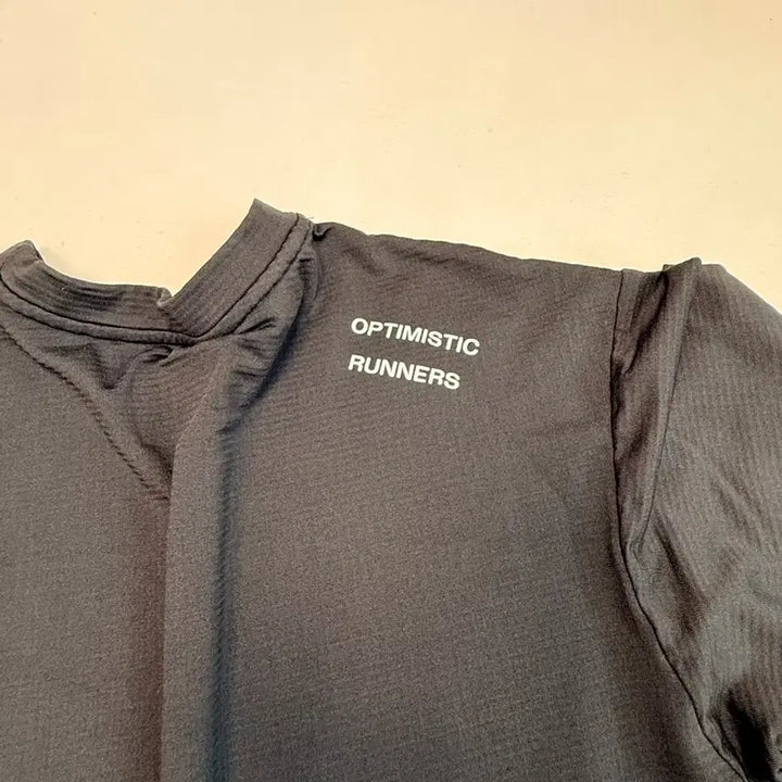 [BUNJANG] Optimistic Runners Warm Long Sleeve (L Size, Set of 2) / 옵티미스틱 러너스 롱슬리브 L 사이즈 2벌 판매