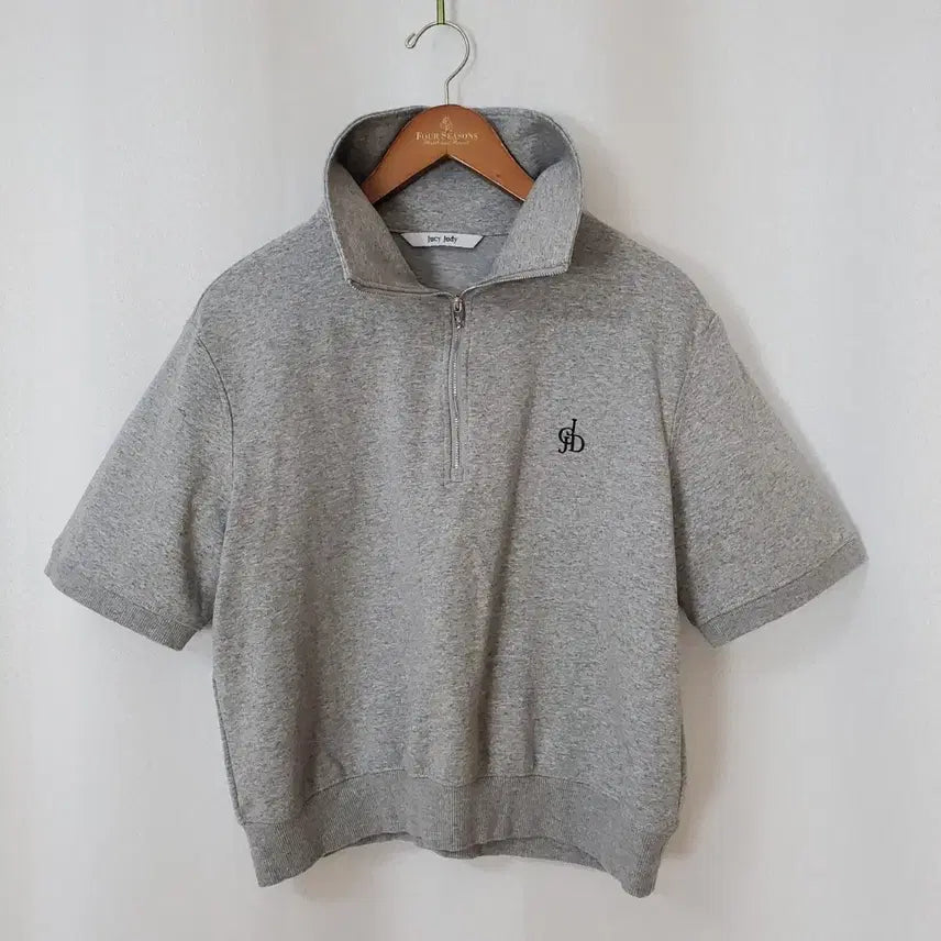 [BUNJANG] Juicy Judy 2025 Zip-Up Sweatshirt (55-66) / (새제품)쥬시쥬디 반집업 55-66 2025년식