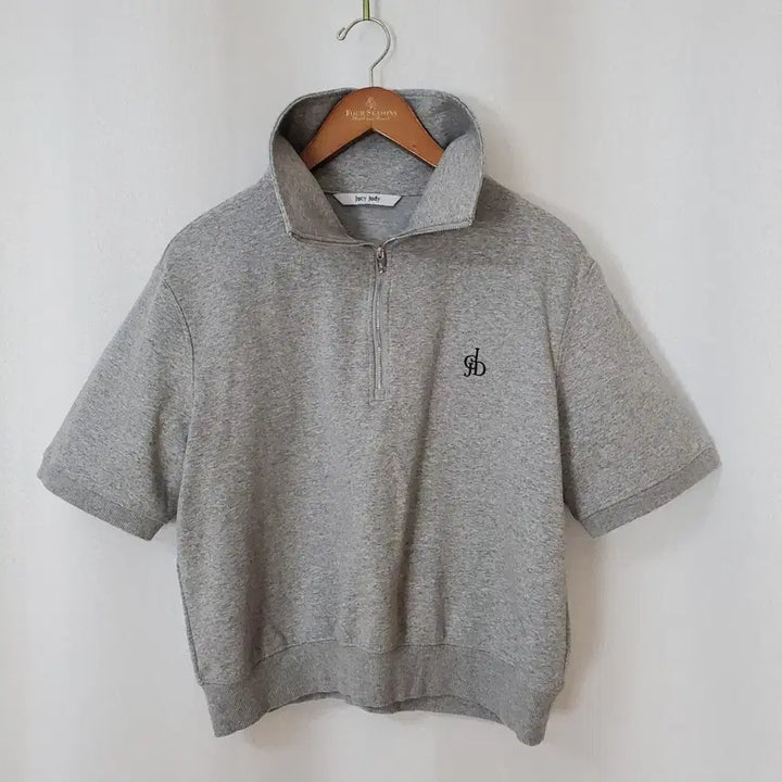 [BUNJANG] Juicy Judy 2025 Zip-Up Sweatshirt (55-66) / (새제품)쥬시쥬디 반집업 55-66 2025년식
