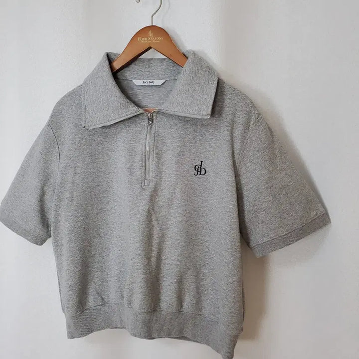 [BUNJANG] Juicy Judy 2025 Zip-Up Sweatshirt (55-66) / (새제품)쥬시쥬디 반집업 55-66 2025년식