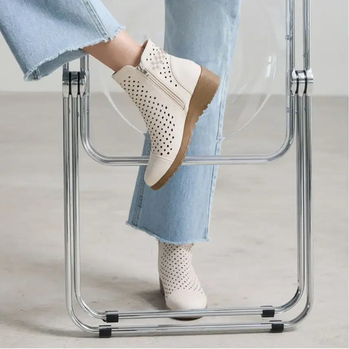 [BUNJANG] Bling Bling Ivory Punching Ankle Boots / 블링블링 펀칭 통굽 앵클부츠 아이보리 240