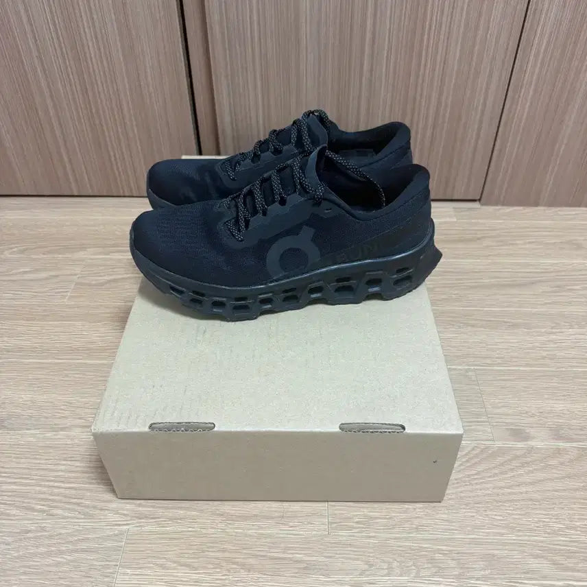 [SOLD OUT] 온러닝클라우드몬스터(블랙-260)