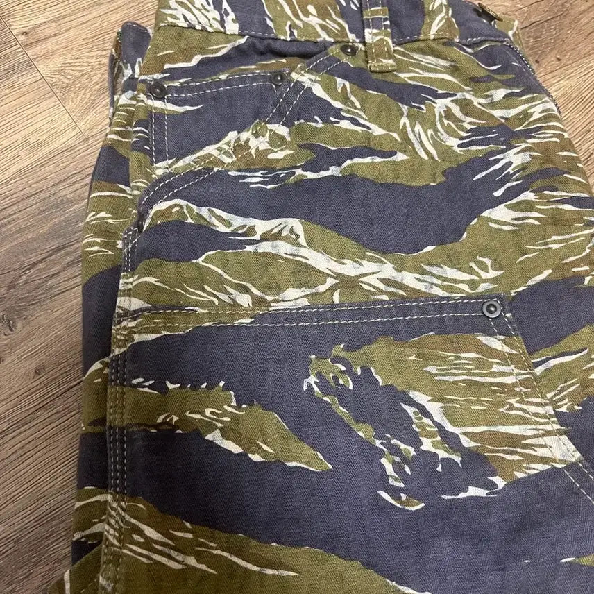 [BUNJANG] Demil Tiger Stripe Double Knee Pants / 데밀 타이거 스트라이프 더블니 펜츠