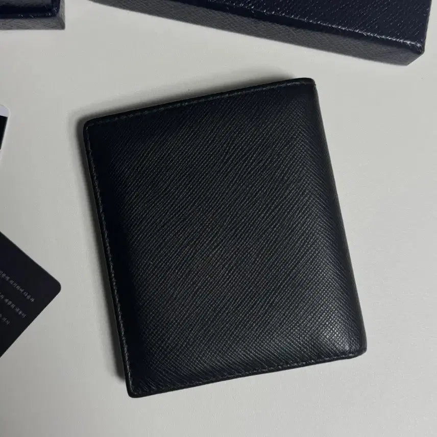 [BUNJANG] Prada Saffiano Side Logo Bi-fold Wallet Black / 프라다 사피아노 사이드로고 반지갑 블랙