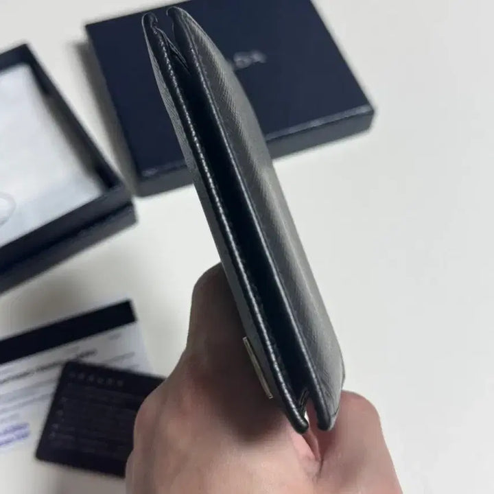 [BUNJANG] Prada Saffiano Side Logo Bi-fold Wallet Black / 프라다 사피아노 사이드로고 반지갑 블랙