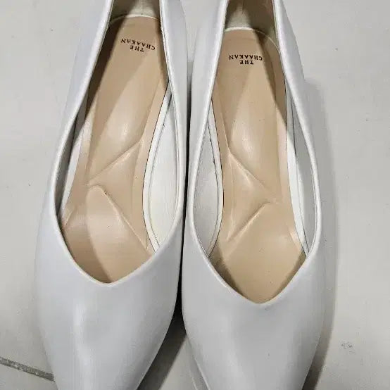 [BUNJANG] The Good Shoes Gloria V-Cut Stiletto Heels / 더착한  글로리아 V컷 스틸레토 힐 플랫 39,900원