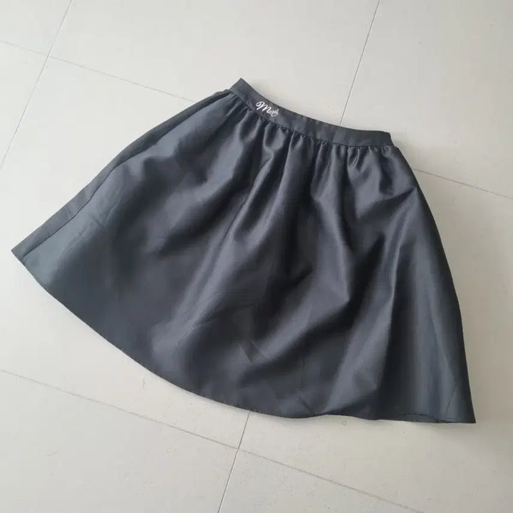 [SOLD OUT] 마르디메크르디 블랙 플레어 스커트