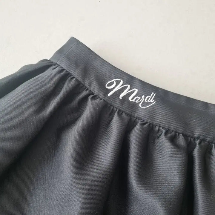 [SOLD OUT] 마르디메크르디 블랙 플레어 스커트