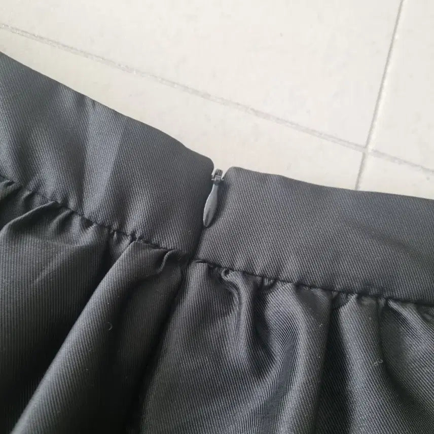 [SOLD OUT] 마르디메크르디 블랙 플레어 스커트