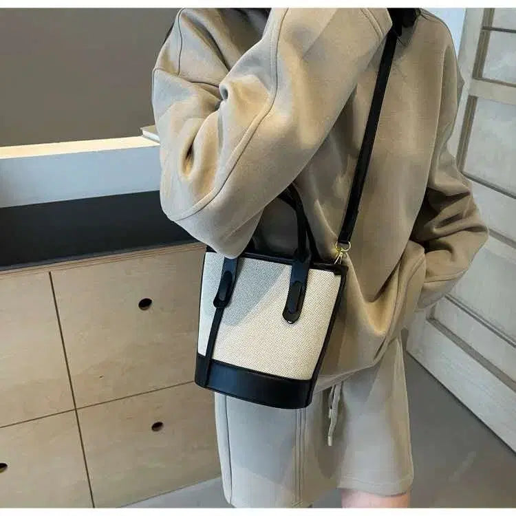 [BUNJANG] Canvas Mini Crossbody Bag / (새상품) 캔버스 미니 크로스백  캐주얼백 출근백 심플백