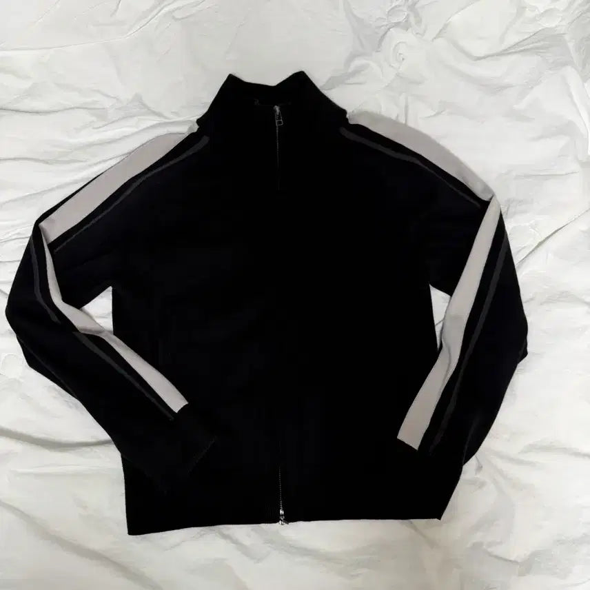 [SOLD OUT] (4)해칭룸 Track Zip Knit Cardigan Black