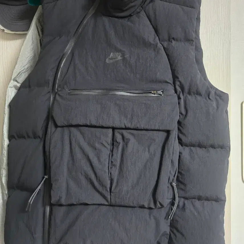 [BUNJANG] Nike Tech Fleece Downfill Vest / 나이키 테크팩 다운필 조끼패딩 - 928909-010 us 사이즈M