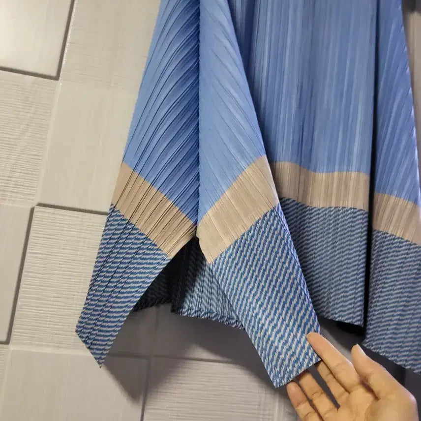 [BUNJANG] Pleated Color Block Long Dress - Sky Blue / 플리츠 배색 롱 원피스 하늘색