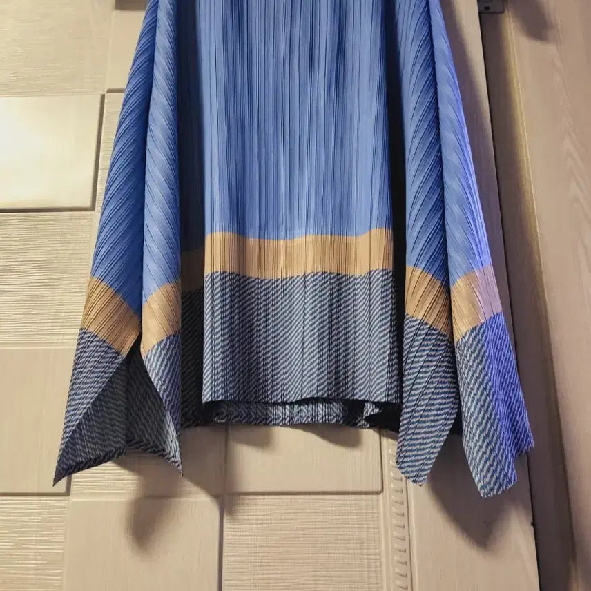 [BUNJANG] Pleated Color Block Long Dress - Sky Blue / 플리츠 배색 롱 원피스 하늘색