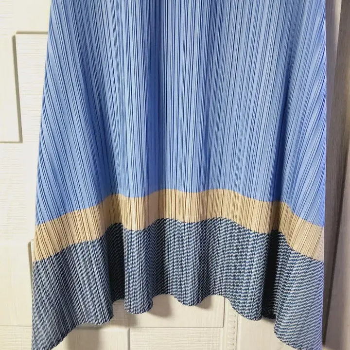 [BUNJANG] Pleated Color Block Long Dress - Sky Blue / 플리츠 배색 롱 원피스 하늘색