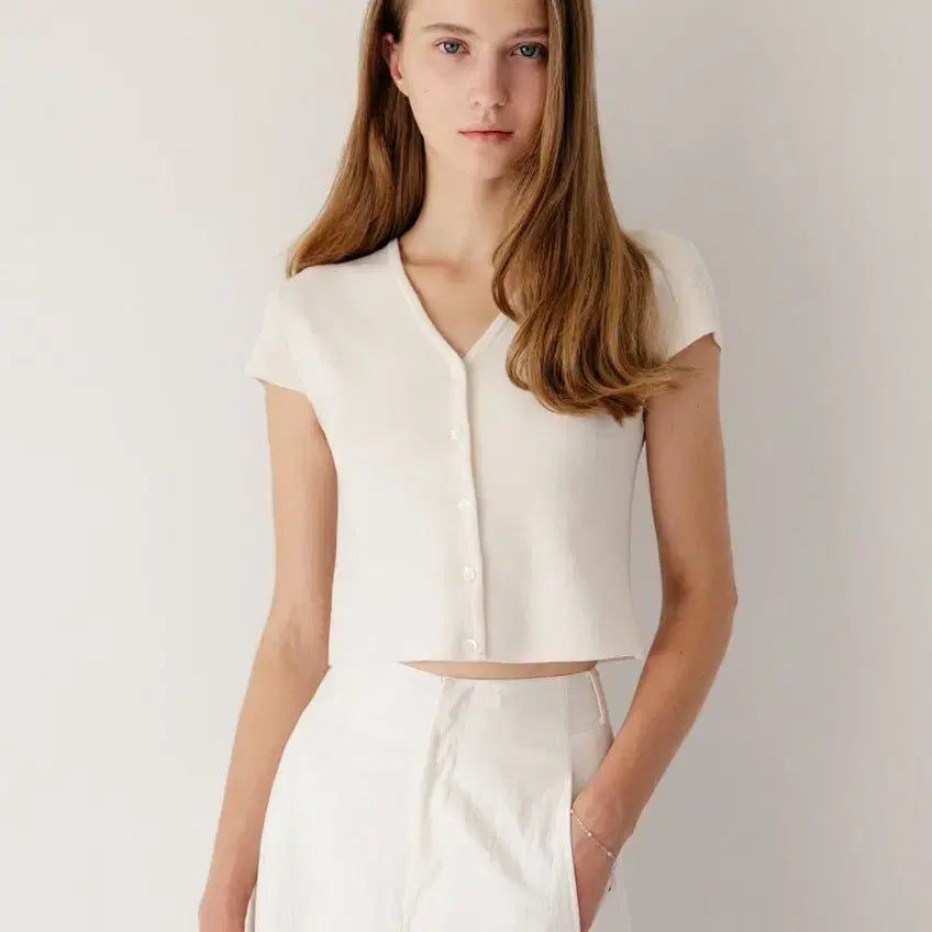 [BUNJANG] Sienne Roselle V-neck Crop Cardigan Cream (S) / 시에 로젤 브이넥 크롭 가디건 크림 s사이즈