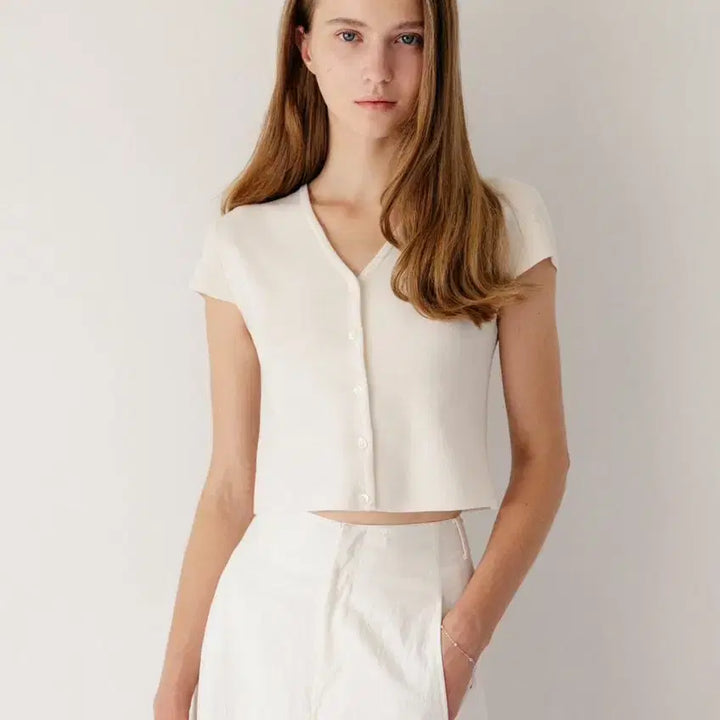 [BUNJANG] Sienne Roselle V-neck Crop Cardigan Cream (S) / 시에 로젤 브이넥 크롭 가디건 크림 s사이즈