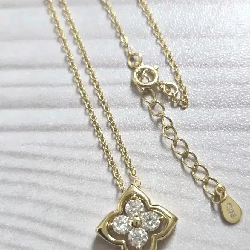 [SOLD OUT] [미착용 새상품] 모이사나이트 목걸이 여성 실버 925 클로버