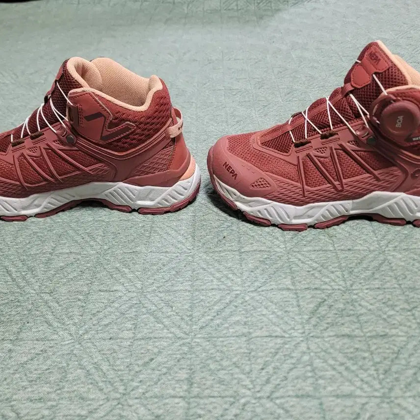 [BUNJANG] Nepa Foreto Mid Boa Hiking Boots / 네파 포레토 미드 보아 등산화